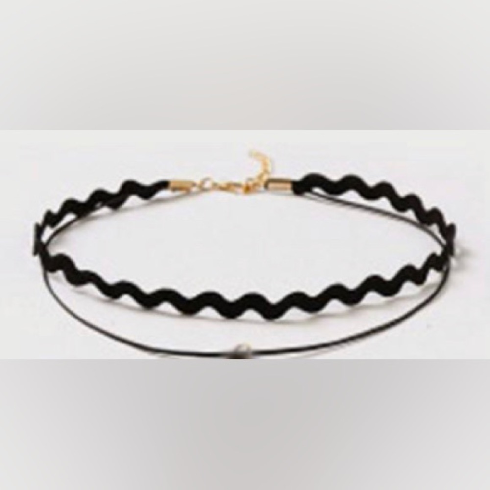 4/$20 Black wavy double choker velvet hot topic